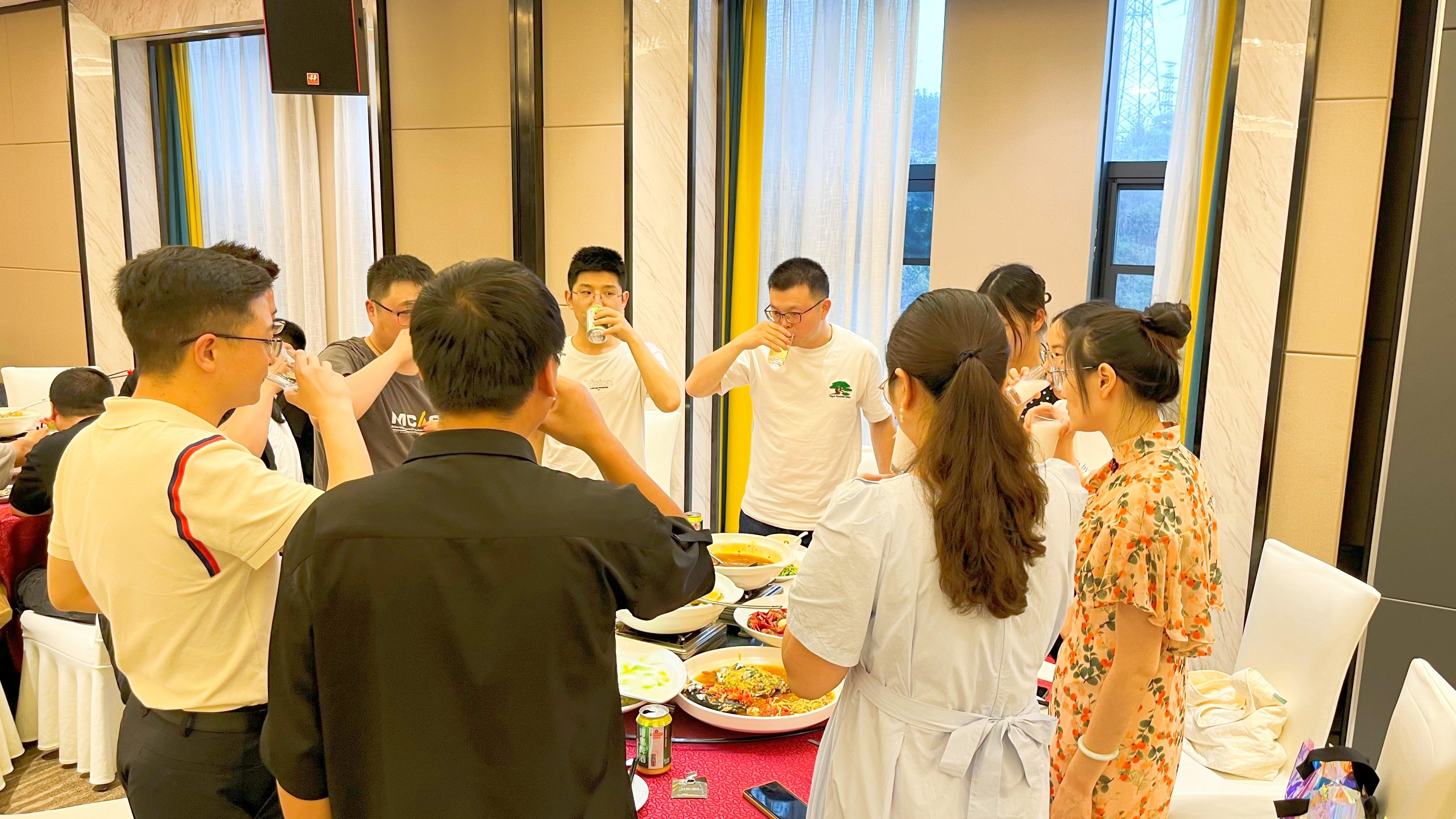 厲兵秣馬 全力以赴 | 湖北納新網(wǎng)絡(luò)科技有限公司年中總結(jié)暨表彰大會(huì)圓滿(mǎn)召開(kāi)！26