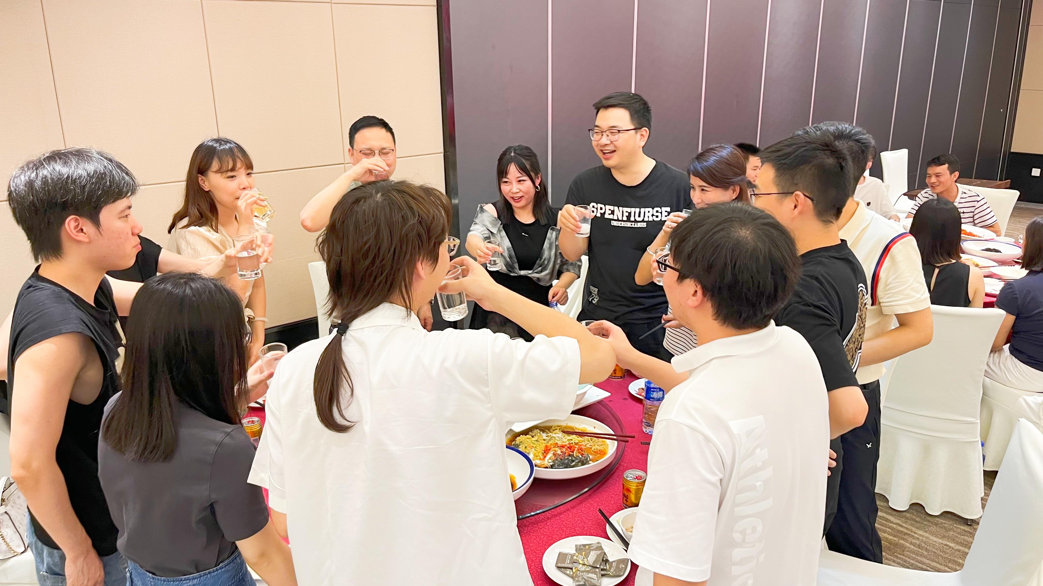 厲兵秣馬 全力以赴 | 湖北納新網(wǎng)絡(luò)科技有限公司年中總結(jié)暨表彰大會(huì)圓滿(mǎn)召開(kāi)！26