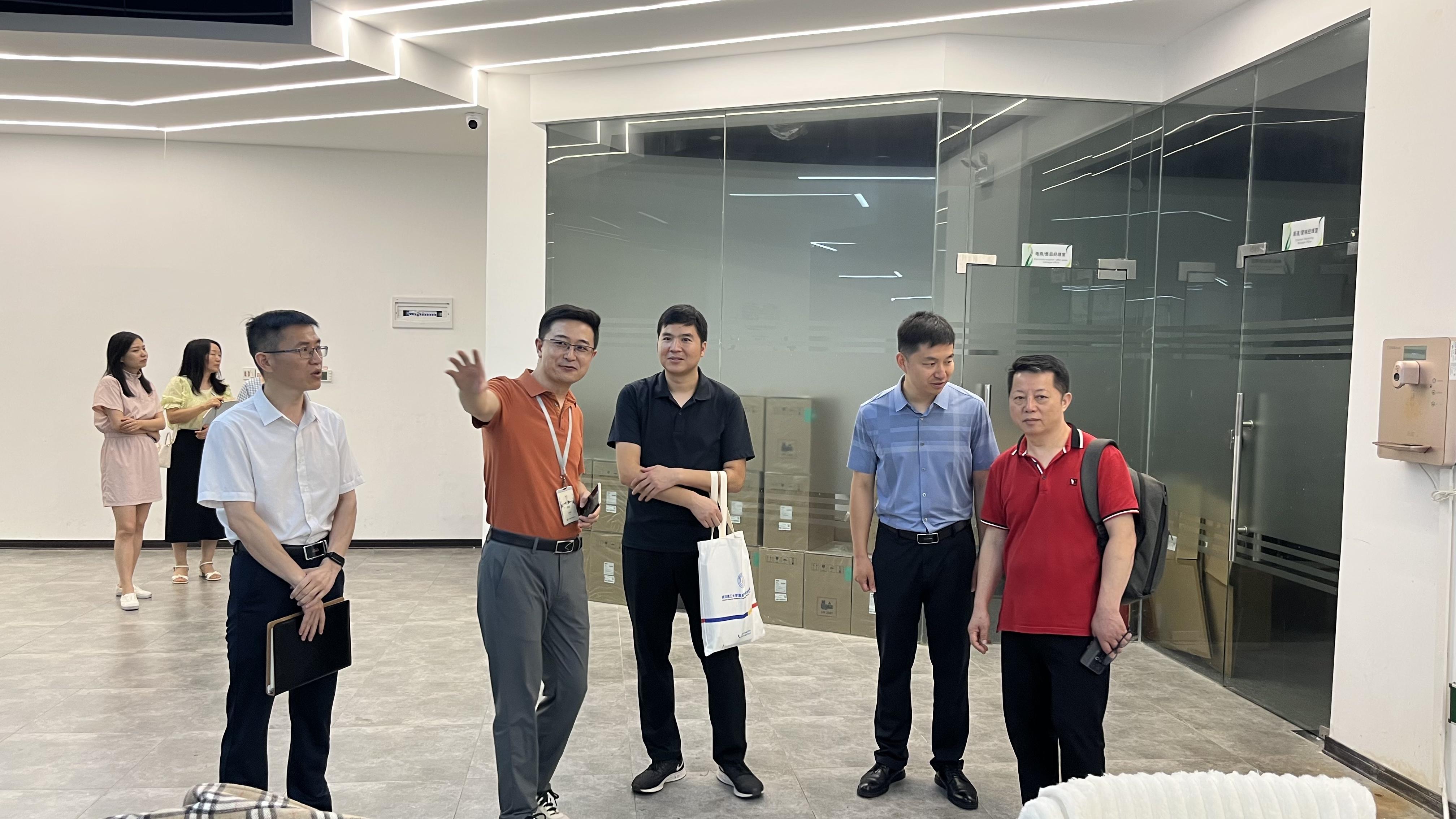 領導視察 指導工作 | 宜昌市商務局領導一行蒞臨湖北納新網(wǎng)絡科技有限公司視察調(diào)研1